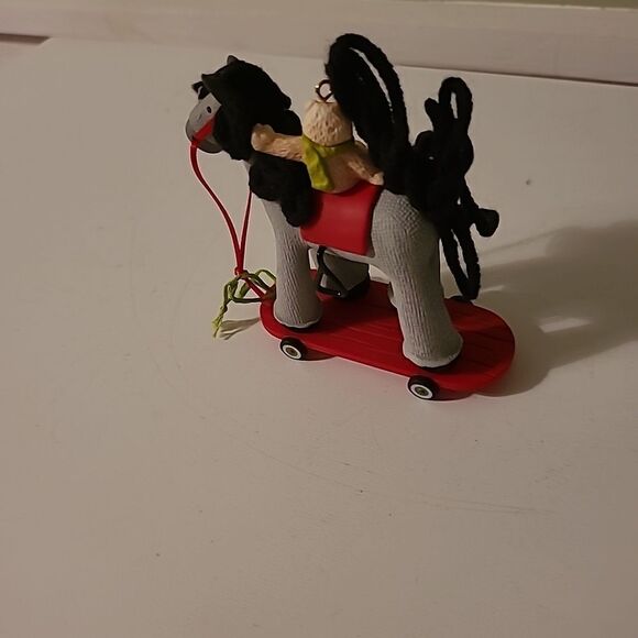 2011 Hallmark Keepsake Ornament - Picture 5 of 7